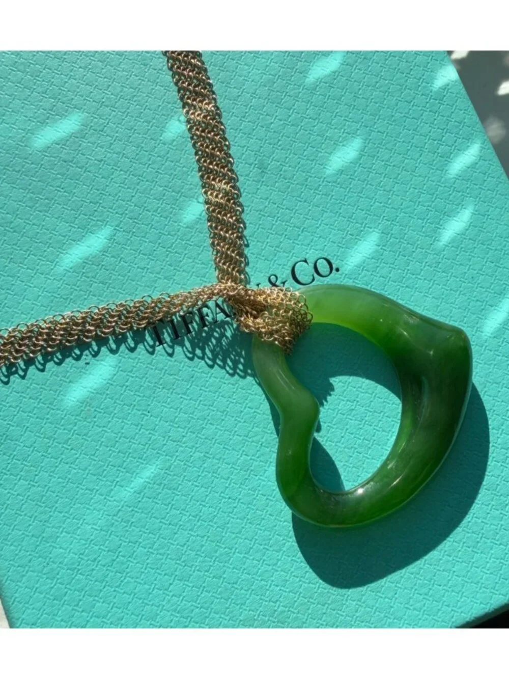 Tiffany & Co. Elsa Peretti Green Jade Open Heart 18k Mesh Chain 18g Gold